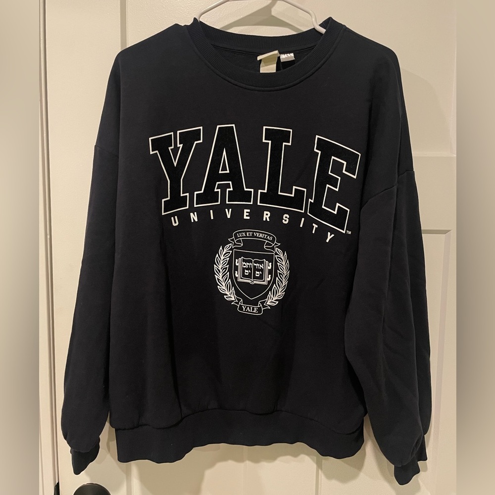 Yale university crewneck sweatshirt